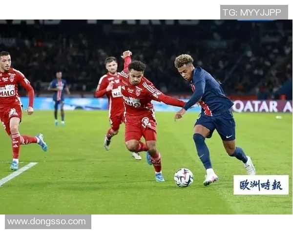 巴黎圣日尔曼击败曼联挺进欧冠八强吉鲁进球破门助球队取得胜利