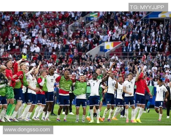 英格兰足球队首发大名单出炉：拜仁悍将领衔鲁尼携新星助阵